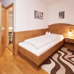 Zu Den Drei Kronen 호텔