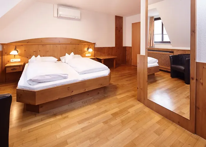 Zu Den Drei Kronen Hotel