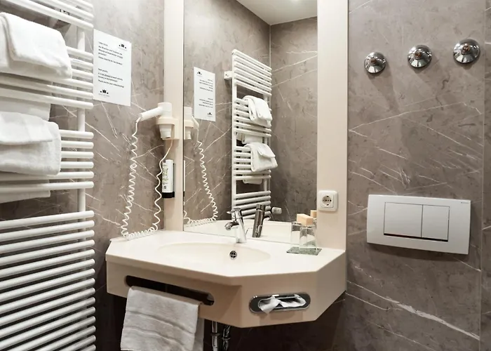 Zu Den Drei Kronen Hotel